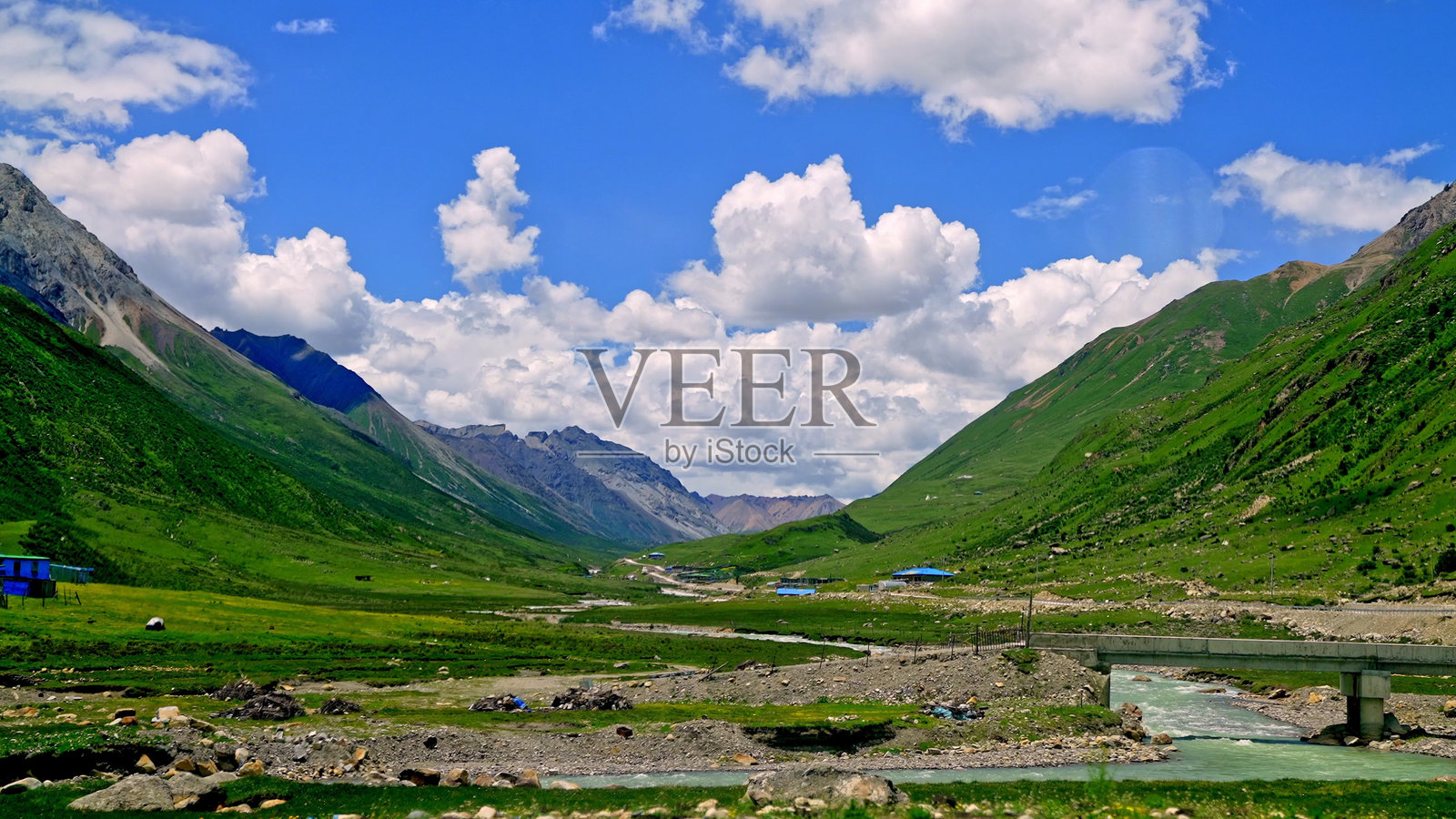 青藏高原，山谷，高山，中国，亚洲。照片摄影图片