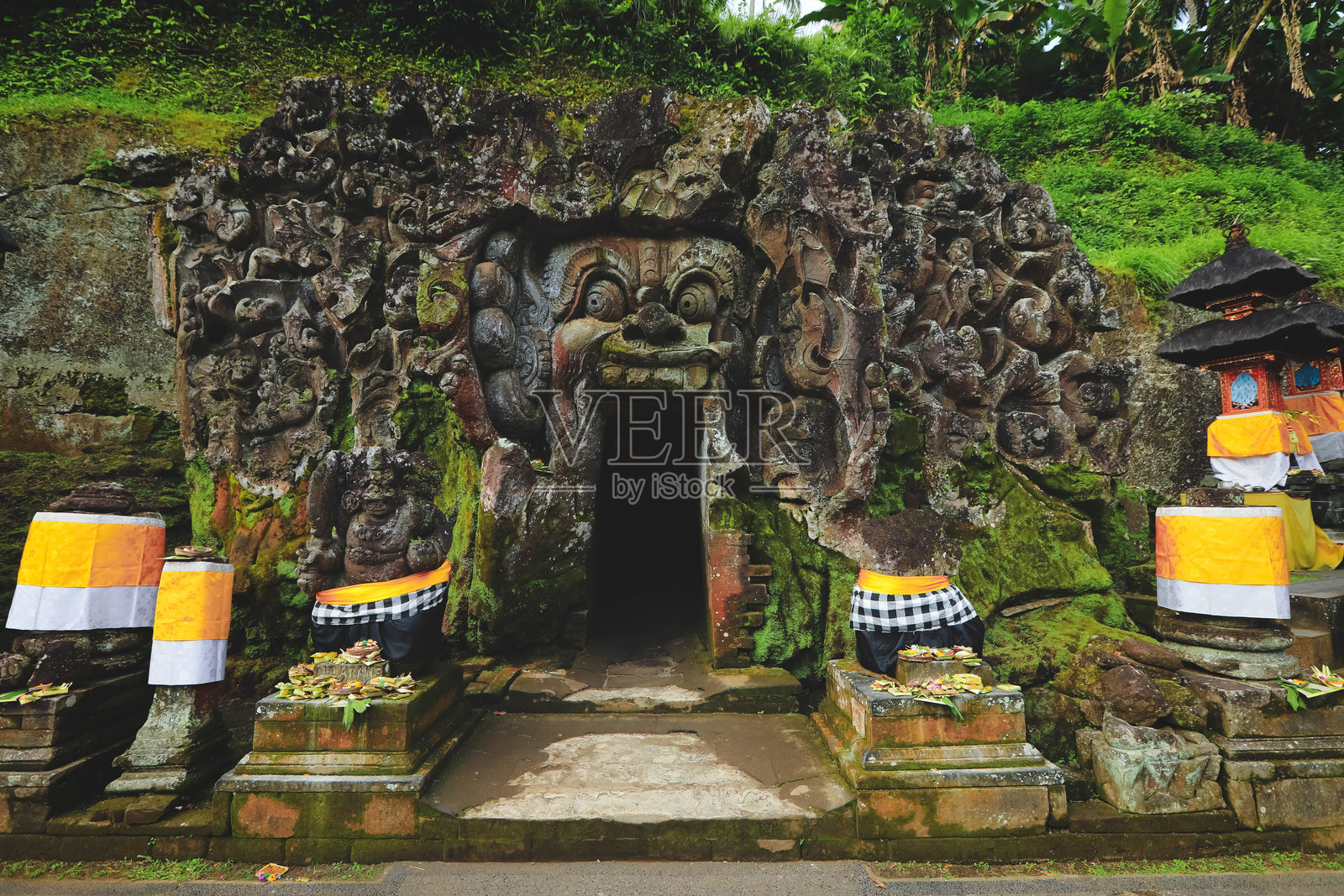 印度尼西亚乌布的象窟寺。照片摄影图片