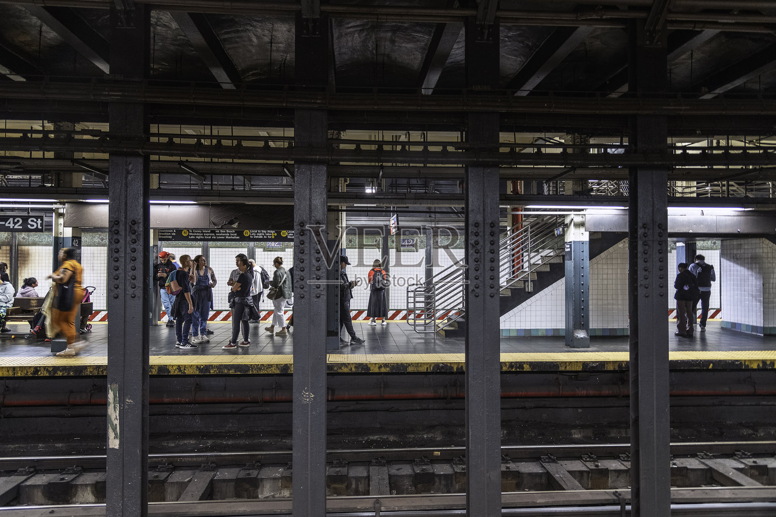 时代广场的地铁站台照片摄影图片
