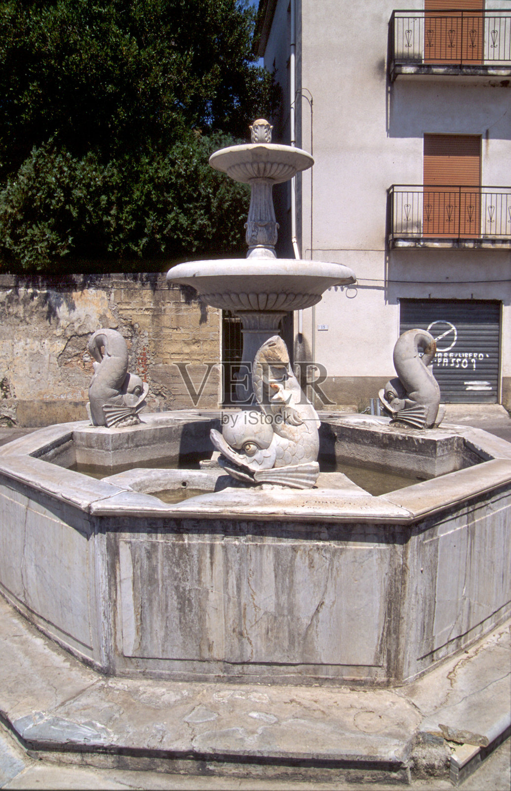 意大利,坎帕尼亚,卡帕乔 - 三只海豚喷泉照片摄影图片