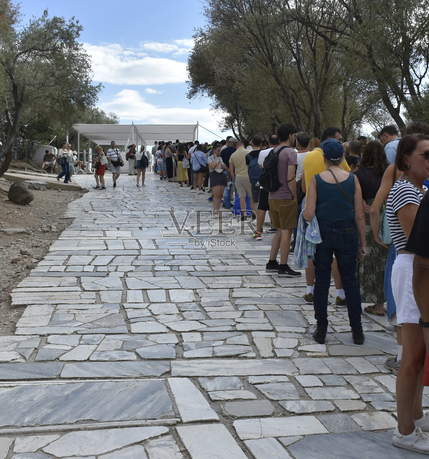 雅典希腊雅典卫城入口票务办公室,欧洲,人们排队购买雅典卫城入场票照片摄影图片