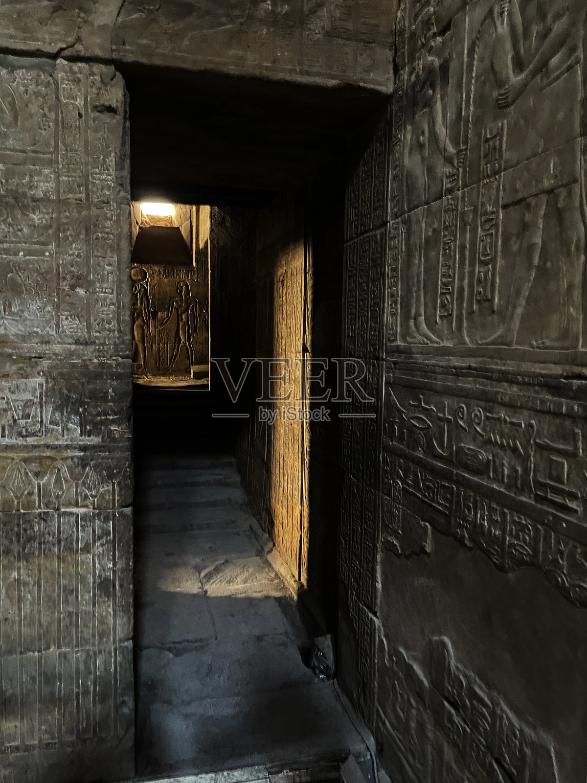 埃及埃德夫，埃德夫神庙内室照片摄影图片