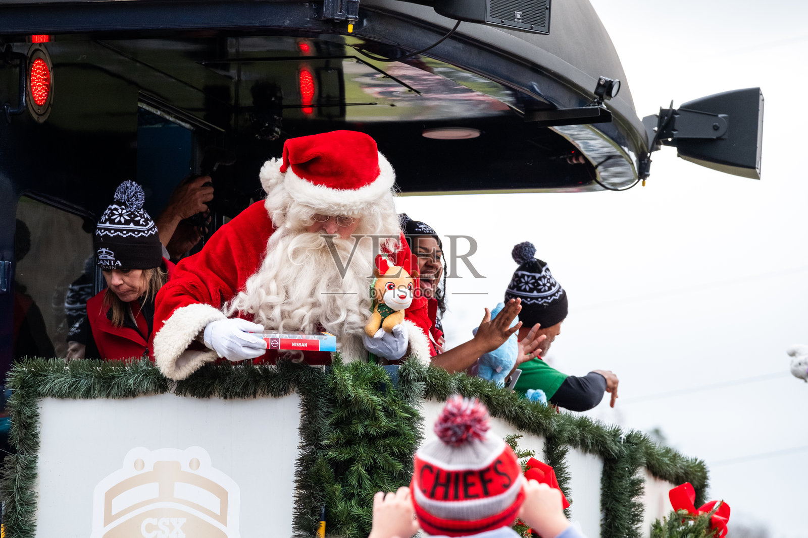 圣诞老人正在弗吉尼亚州的科米特发放玩具照片摄影图片