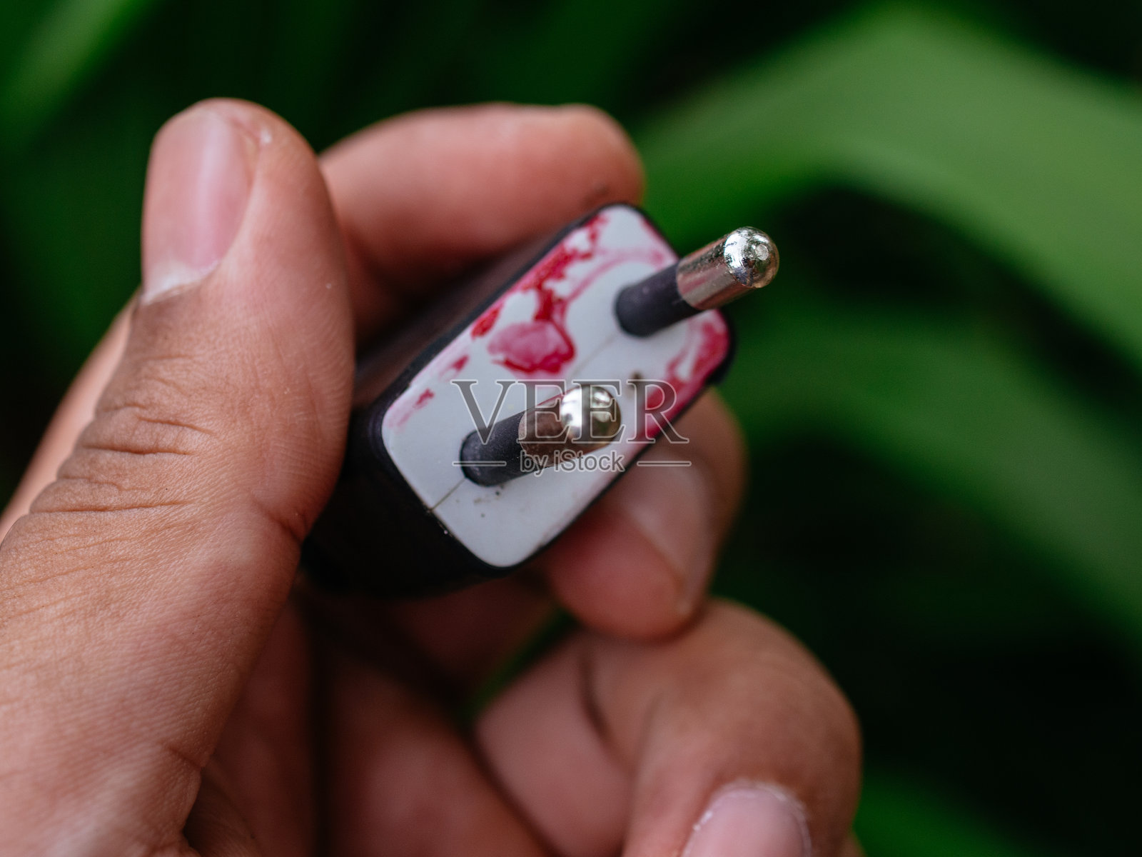 老年男性插头照片摄影图片