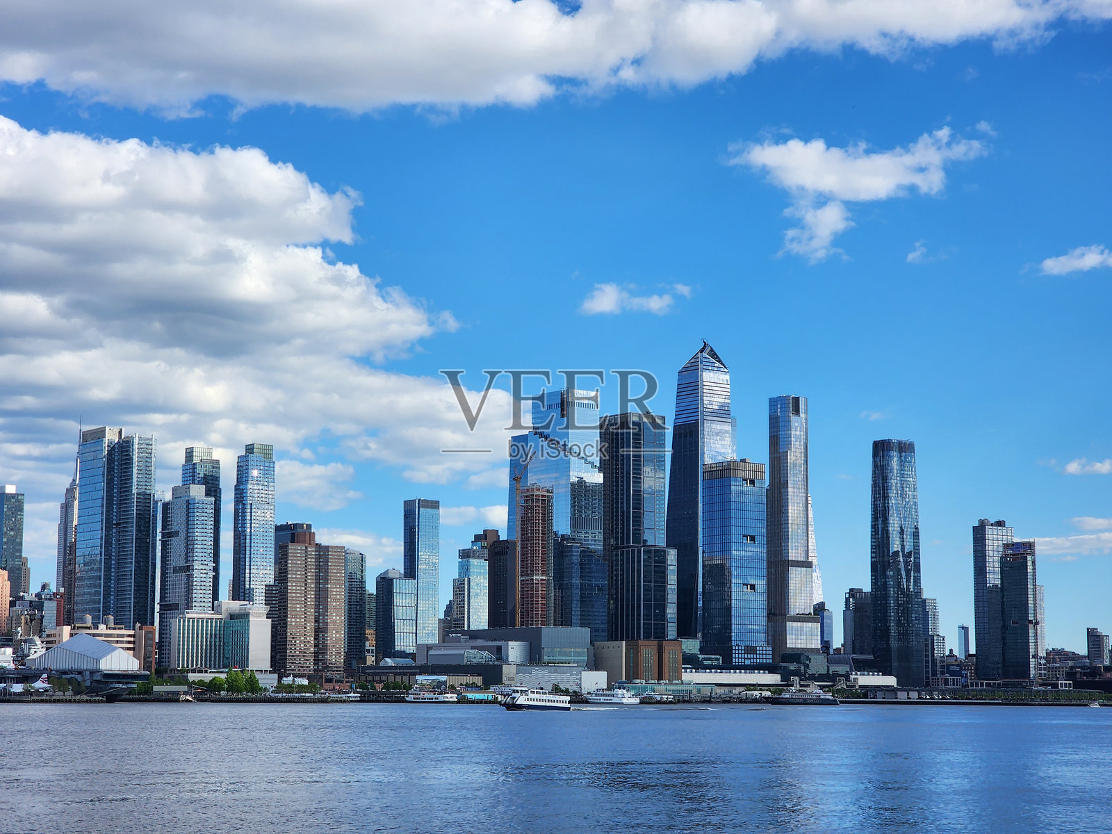 曼哈顿中城的都市风光，俯瞰纽约的摩天大楼城市景观照片摄影图片