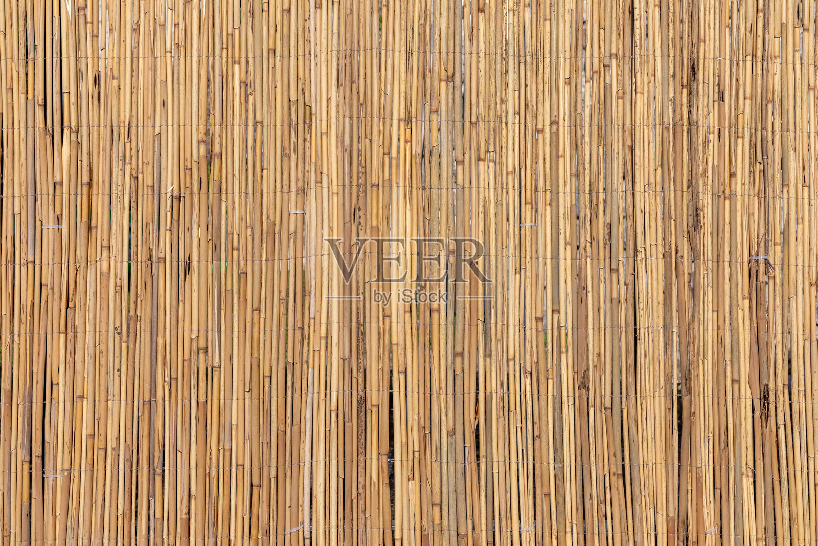 干燥的棕色竹子作为围栏背景的和谐图案照片摄影图片