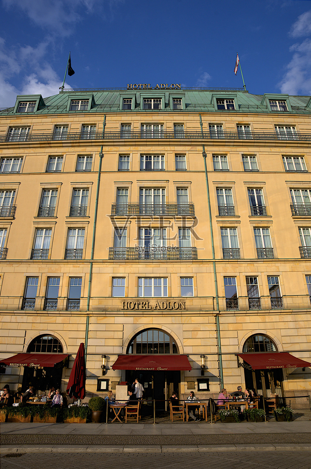 柏林亚德隆酒店位于勃兰登堡门前照片摄影图片