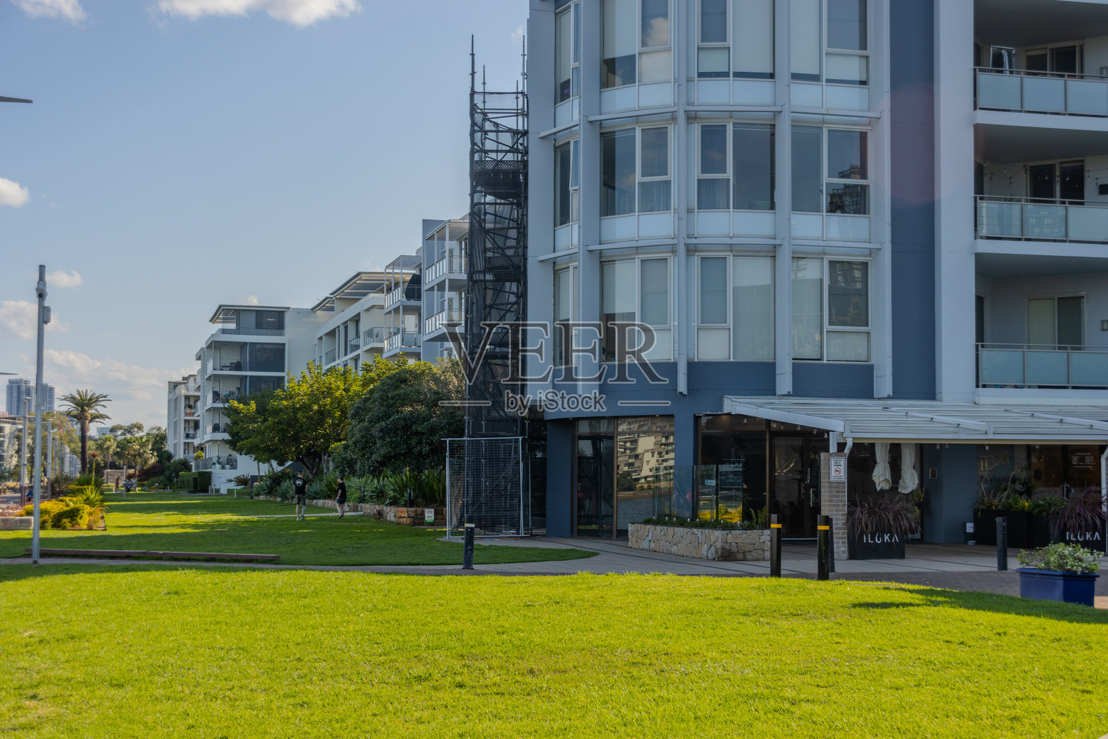 位于澳大利亚新南威尔士州悉尼内城区Wentworth Point的住宅和商业公寓大楼照片摄影图片