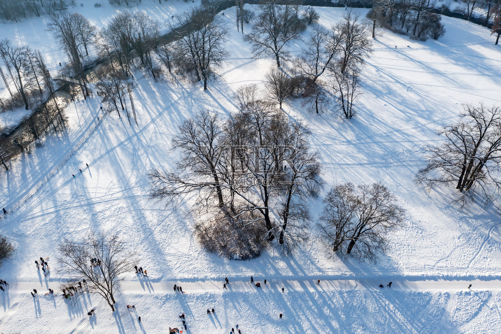 公园雪景的鸟瞰图照片摄影图片