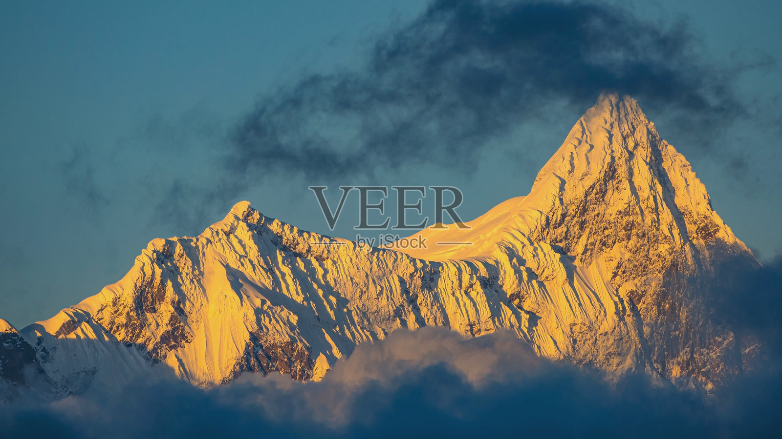 南迦巴瓦，林芝，西藏，中国，亚洲。西藏。喜马拉雅。雪山。照片摄影图片