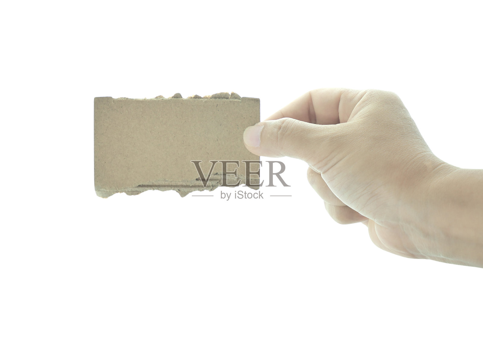 女性手握着空白便条纸，背景为白色，带有抠图路径。照片摄影图片