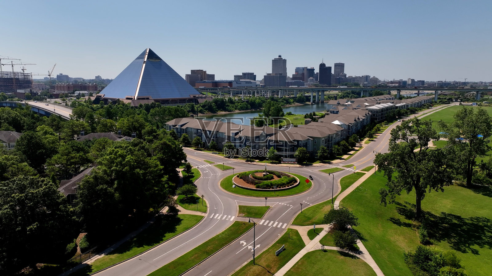 密西西比河旁田纳西州孟菲斯市的城市社区住宅和房屋照片摄影图片