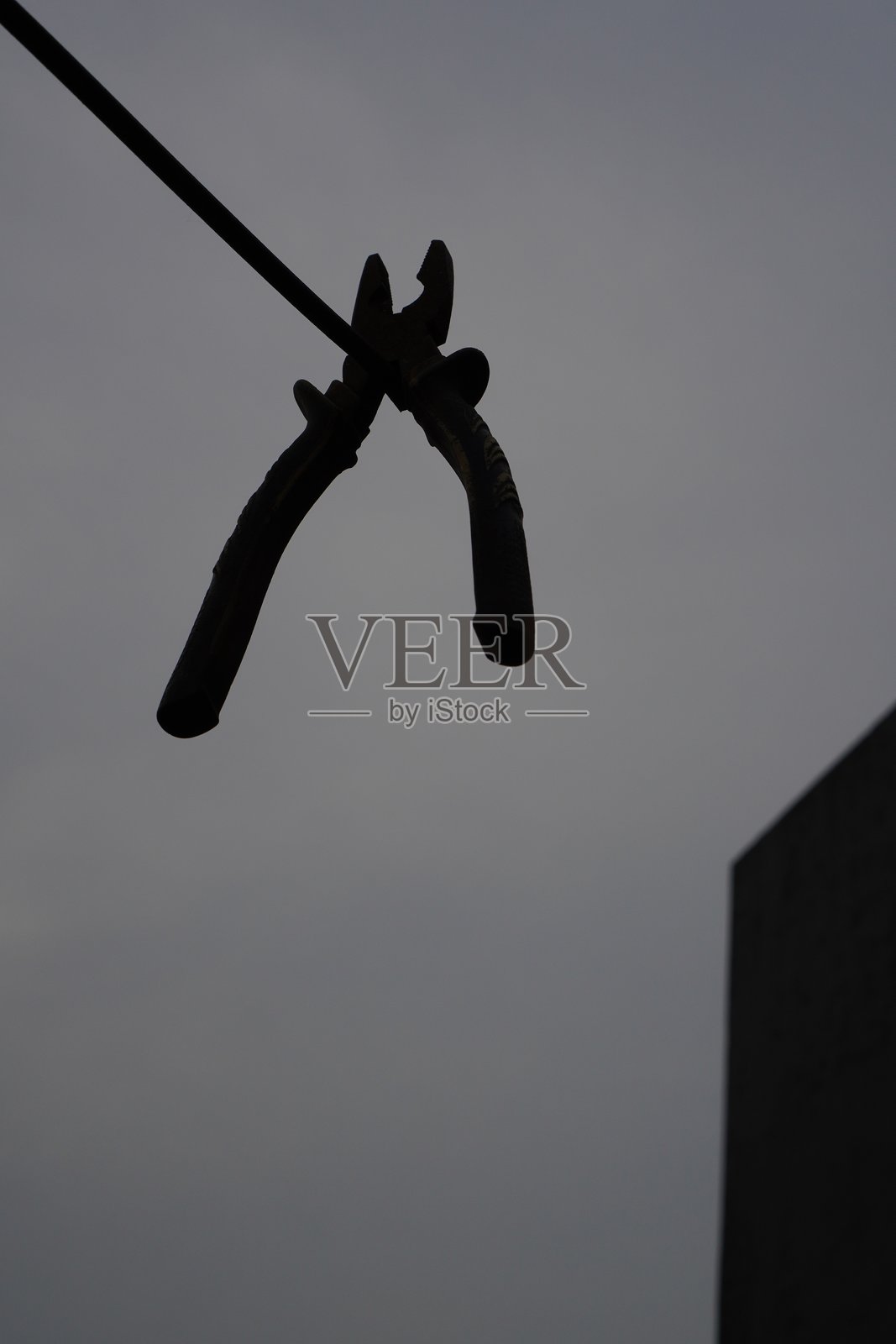 一把钳子的剪影照片摄影图片