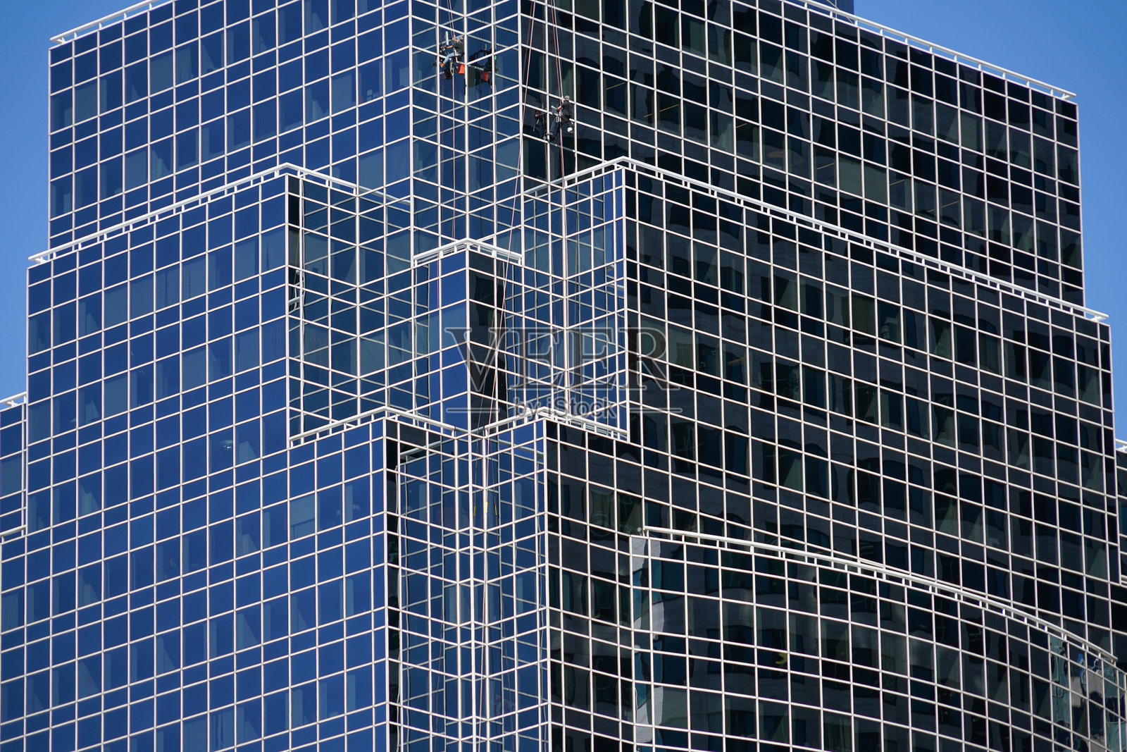 蓝色现代办公大楼的低角度视图照片摄影图片