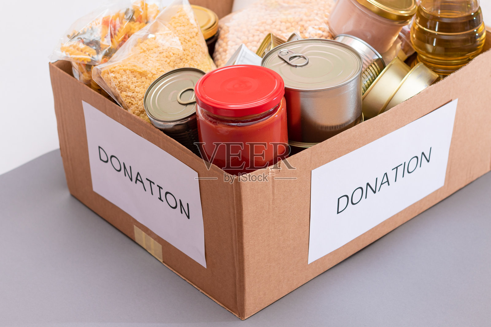 免费食品和食品储备的捐赠箱照片摄影图片
