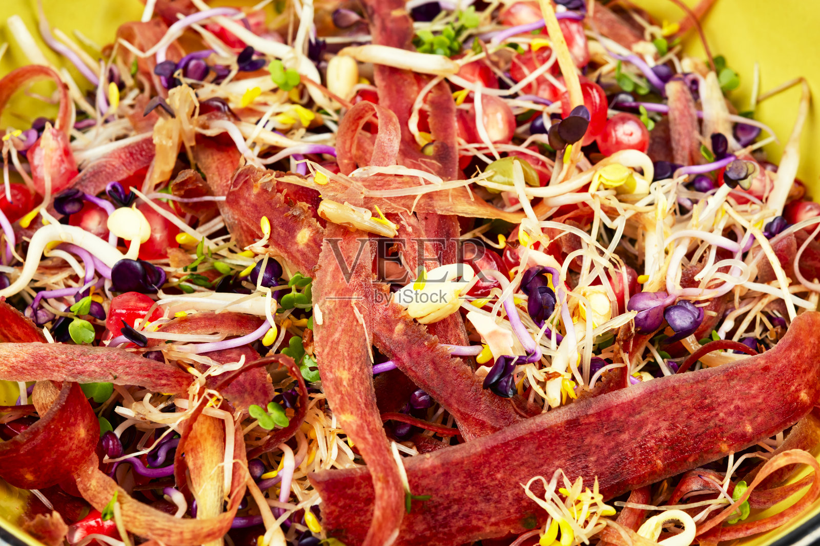 素食芽菜沙拉。照片摄影图片