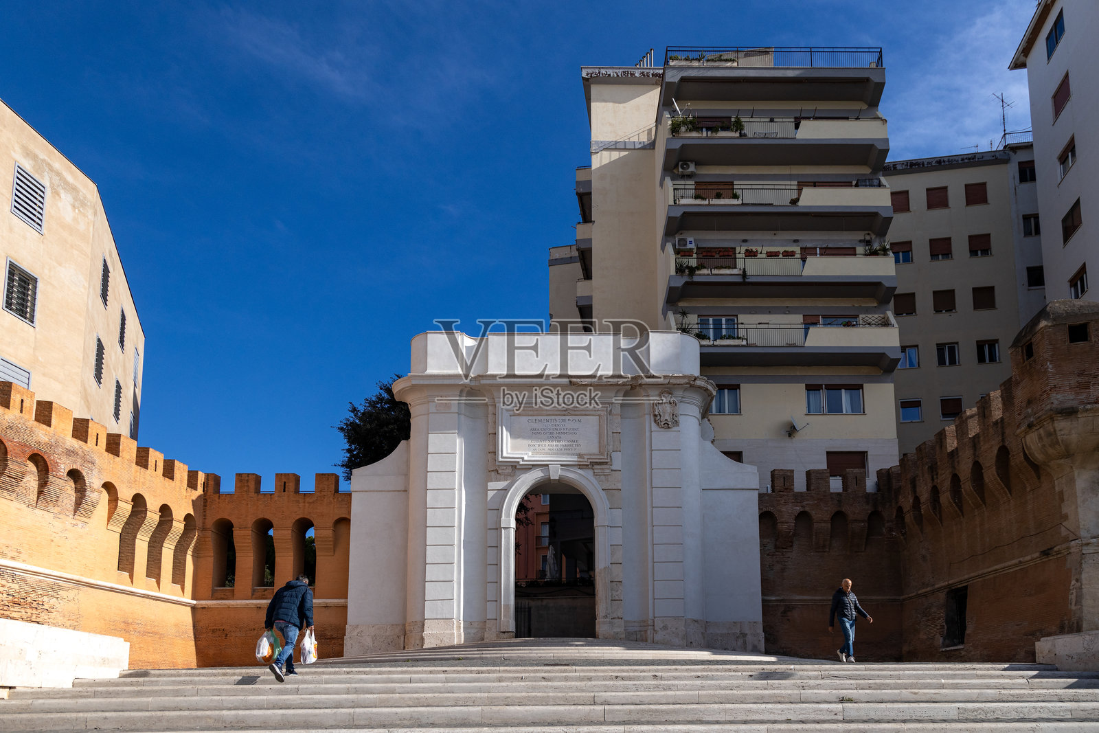 意大利奇维塔韦基亚的利沃诺门照片摄影图片