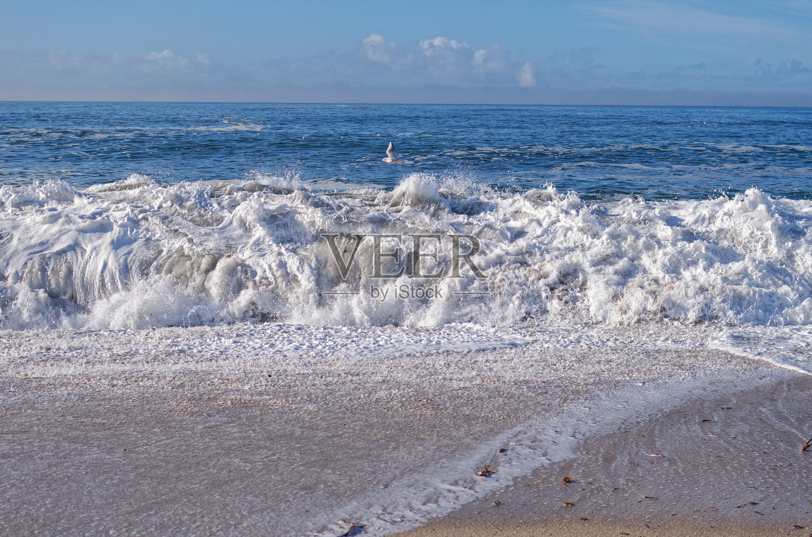 洛里昂海岸的沙滩和海浪照片摄影图片