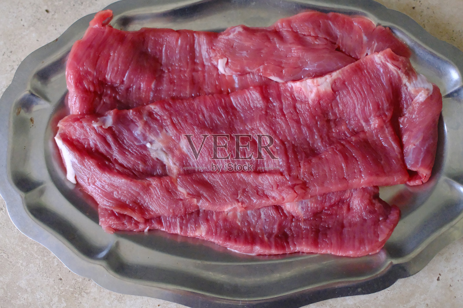 裹着鸡蛋的小牛肉炸肉排照片摄影图片