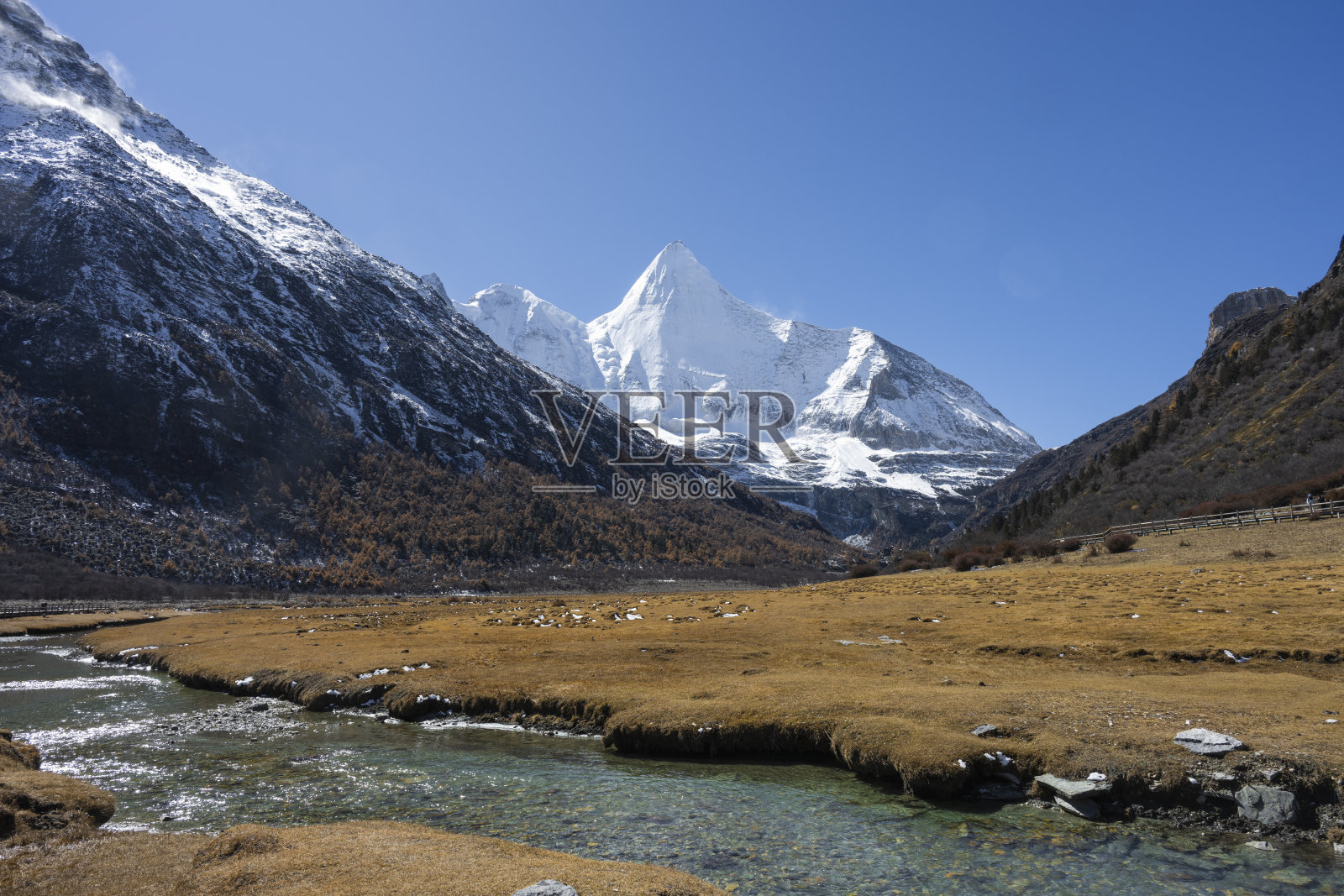 稻城雪山照片摄影图片