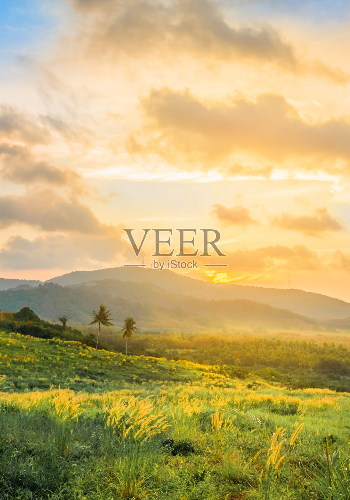 美丽的日出风景，山间日落，美丽的日出和日落风景照片摄影图片