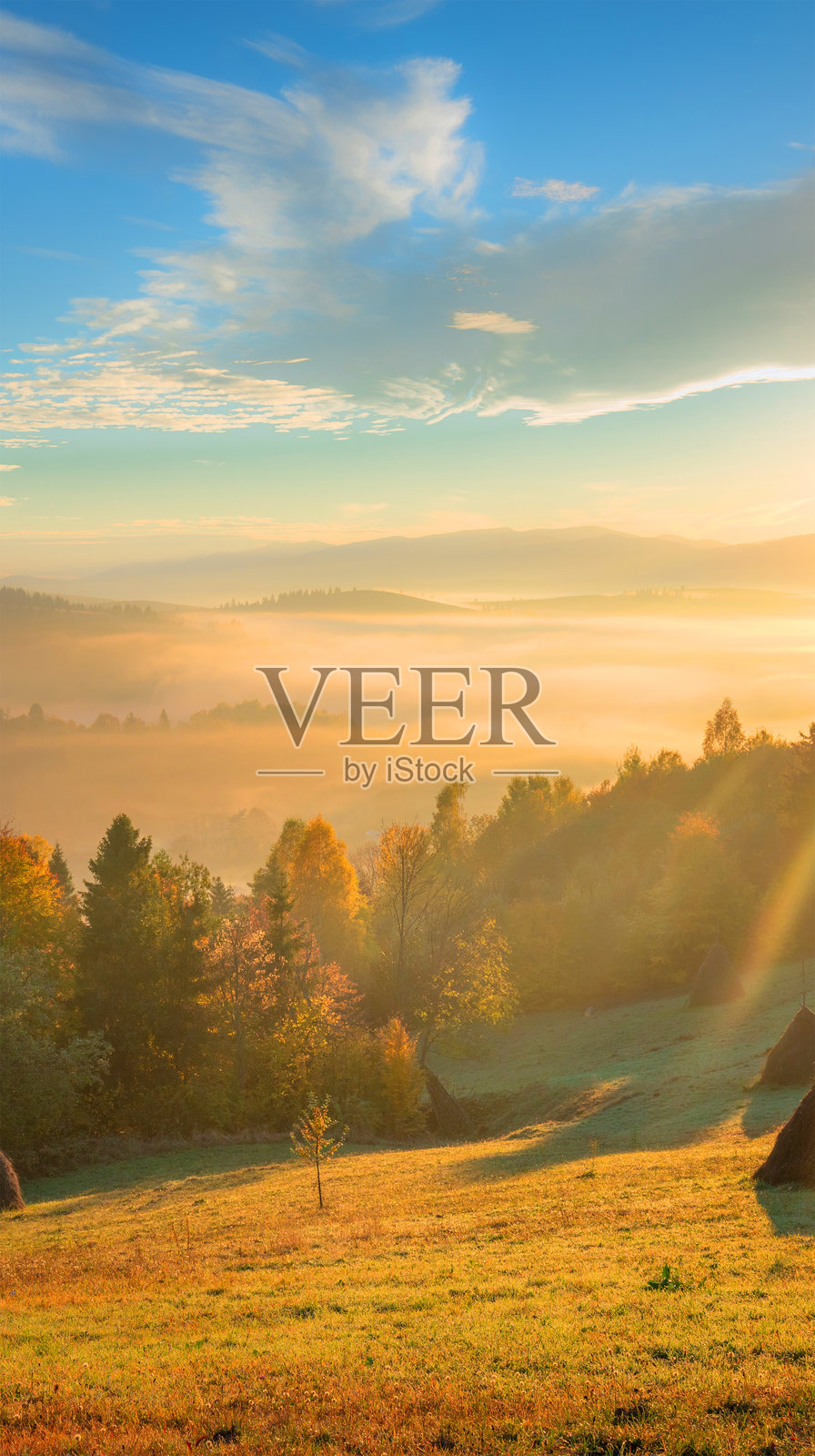 美丽的日出风景，山间日落，美丽的日出和日落风景照片摄影图片