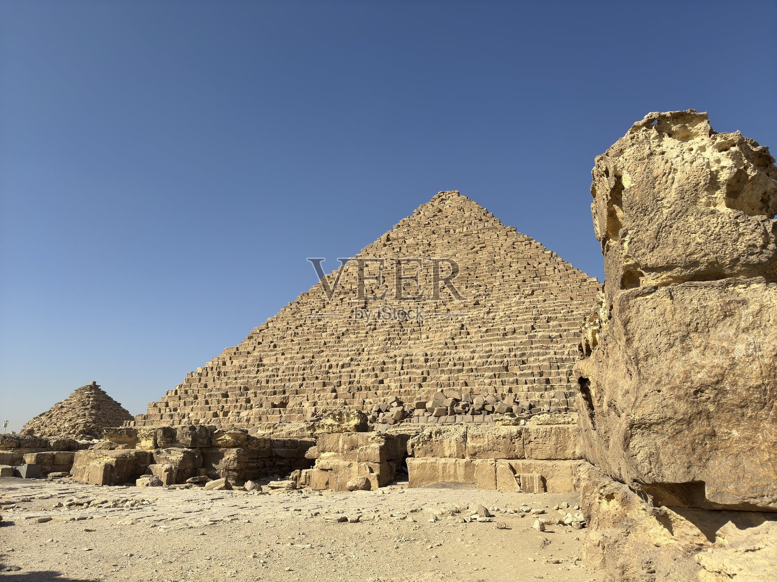 孟卡拉金字塔，埃及吉萨照片摄影图片