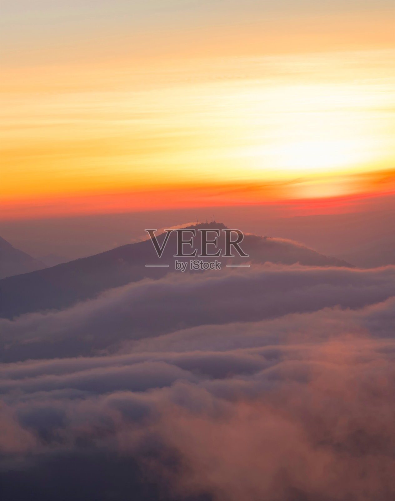 美丽的日出风景，山间日落，美丽的日出和日落风景照片摄影图片