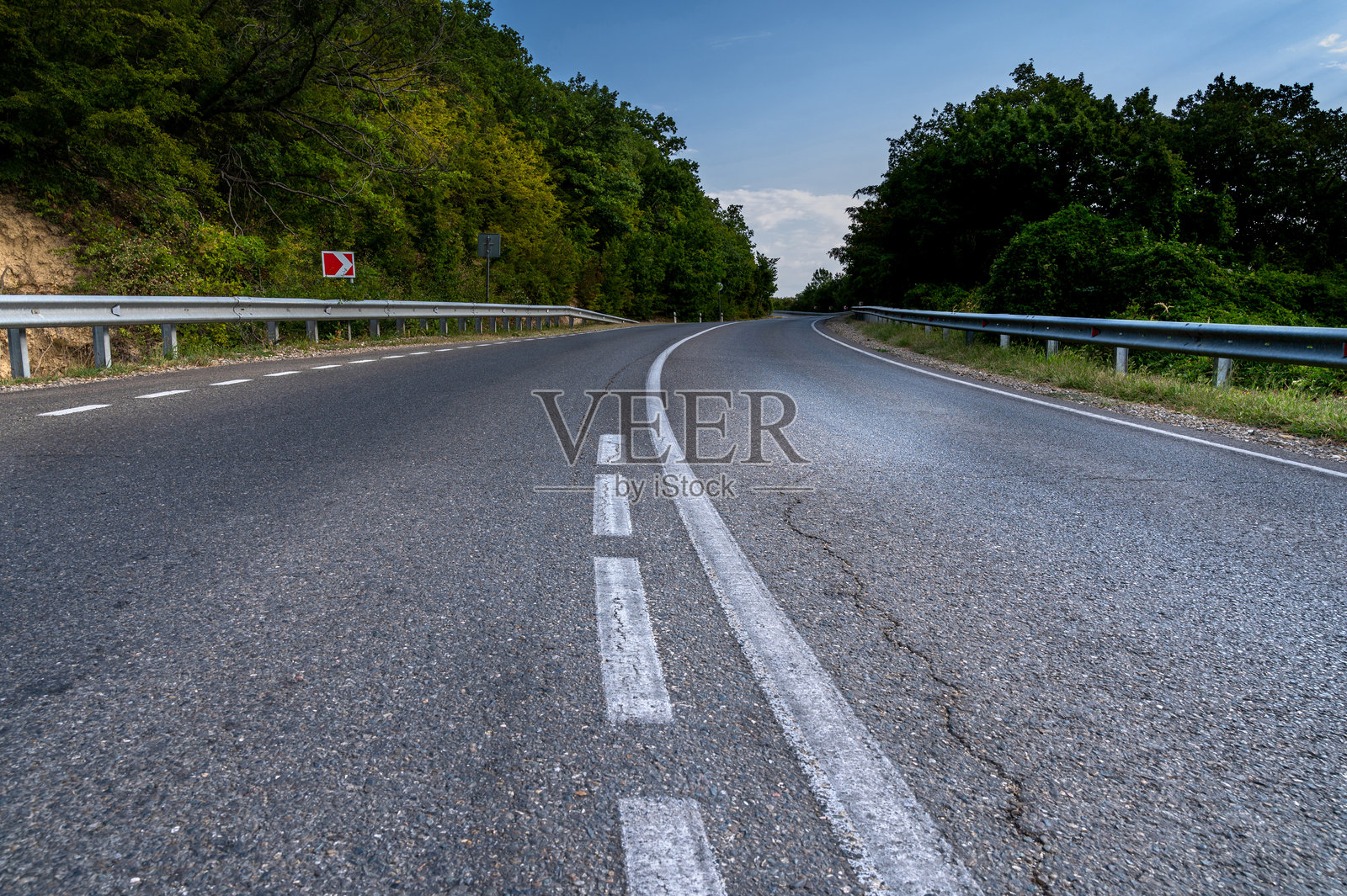 道路转弯。照片摄影图片