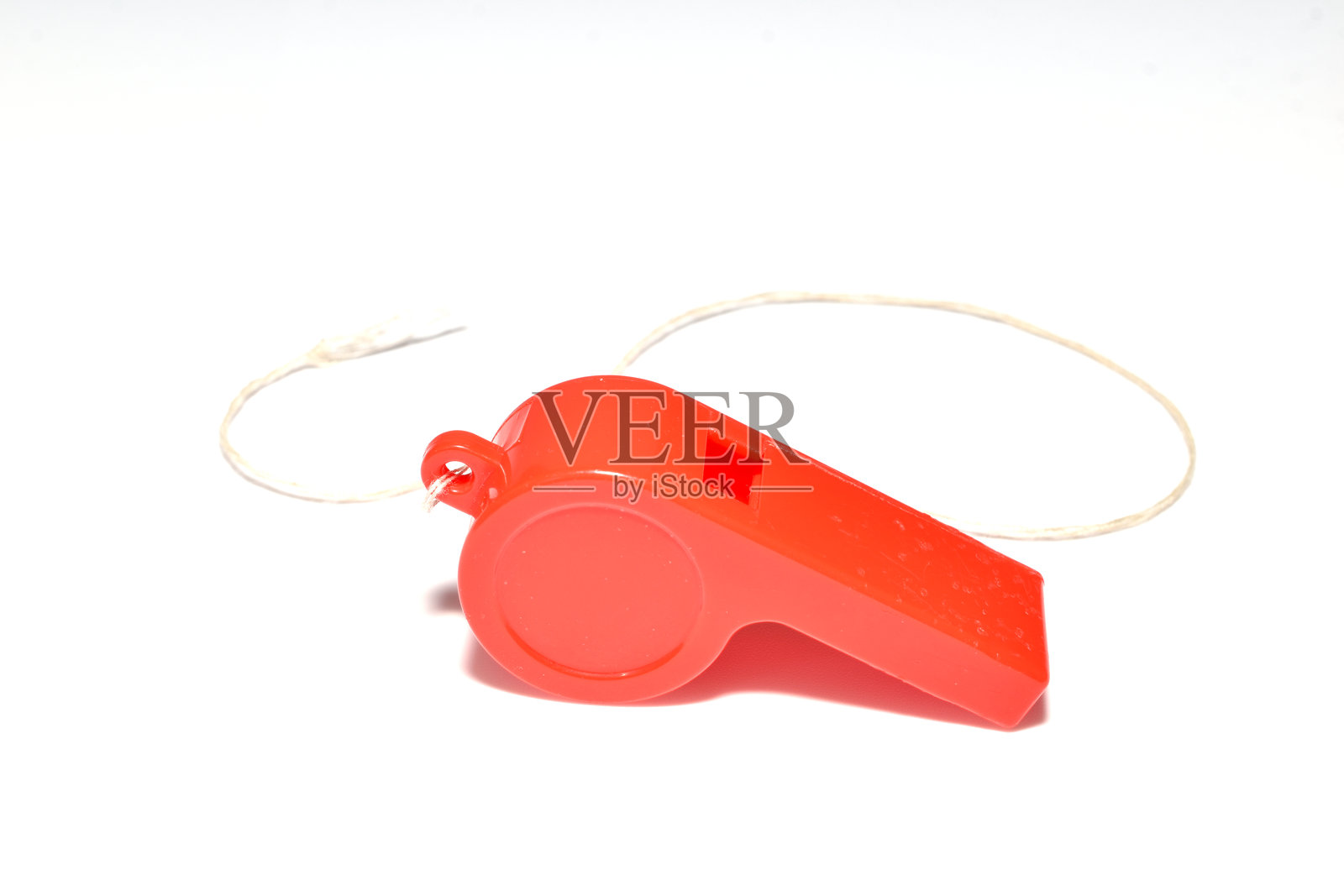 红色塑料哨子。照片摄影图片