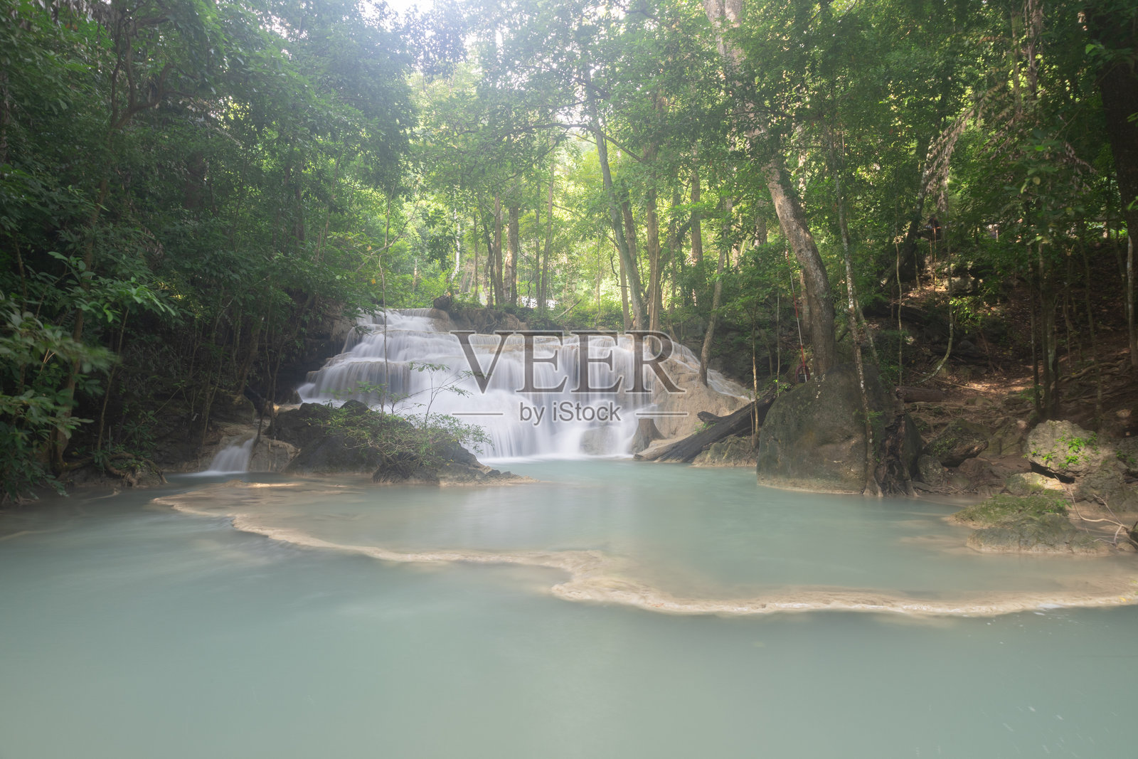 泰国坤切那布里埃拉旺国家公园的埃拉旺瀑布照片摄影图片