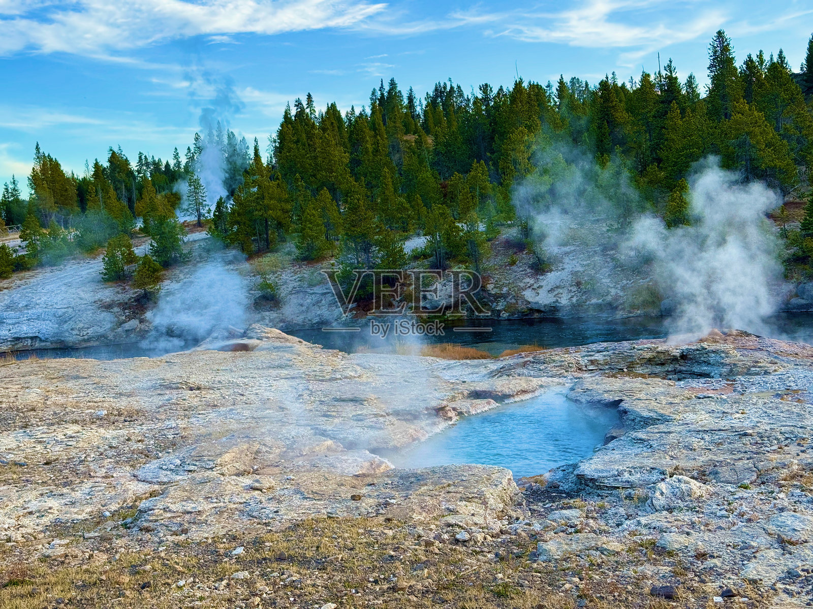 黄石国家公园的上间歇泉盆地照片摄影图片