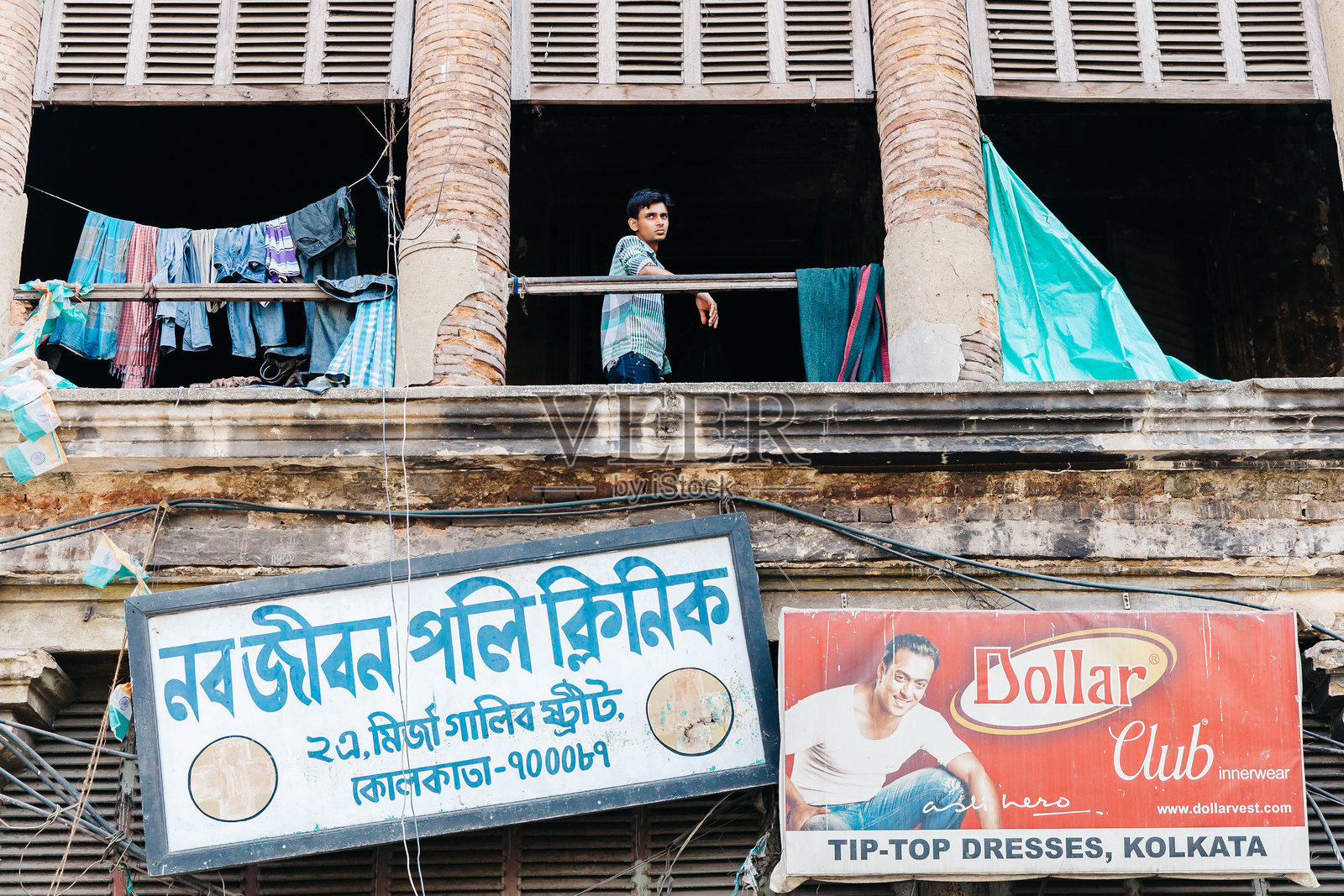 印度加尔各答：街头商店招牌照片摄影图片