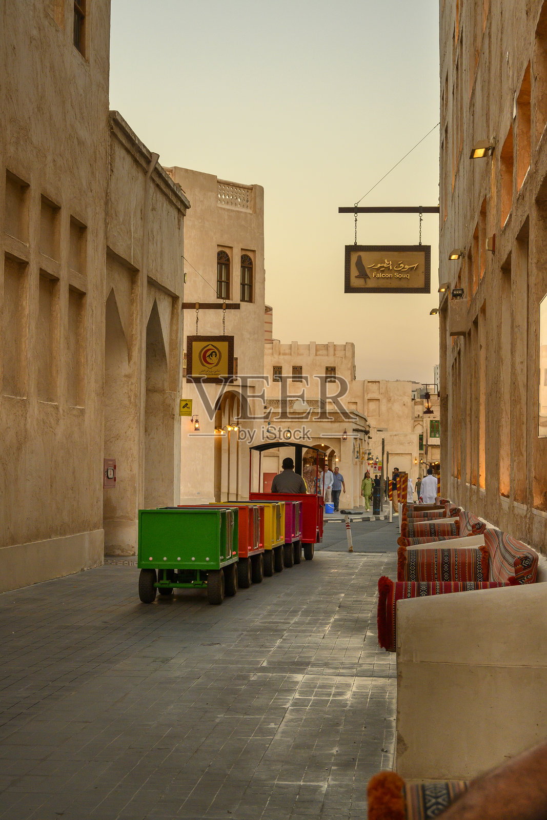 多哈卡塔尔的Souq Waqif地区，是游客最常光顾的地方之一，历史悠久的市场。照片摄影图片