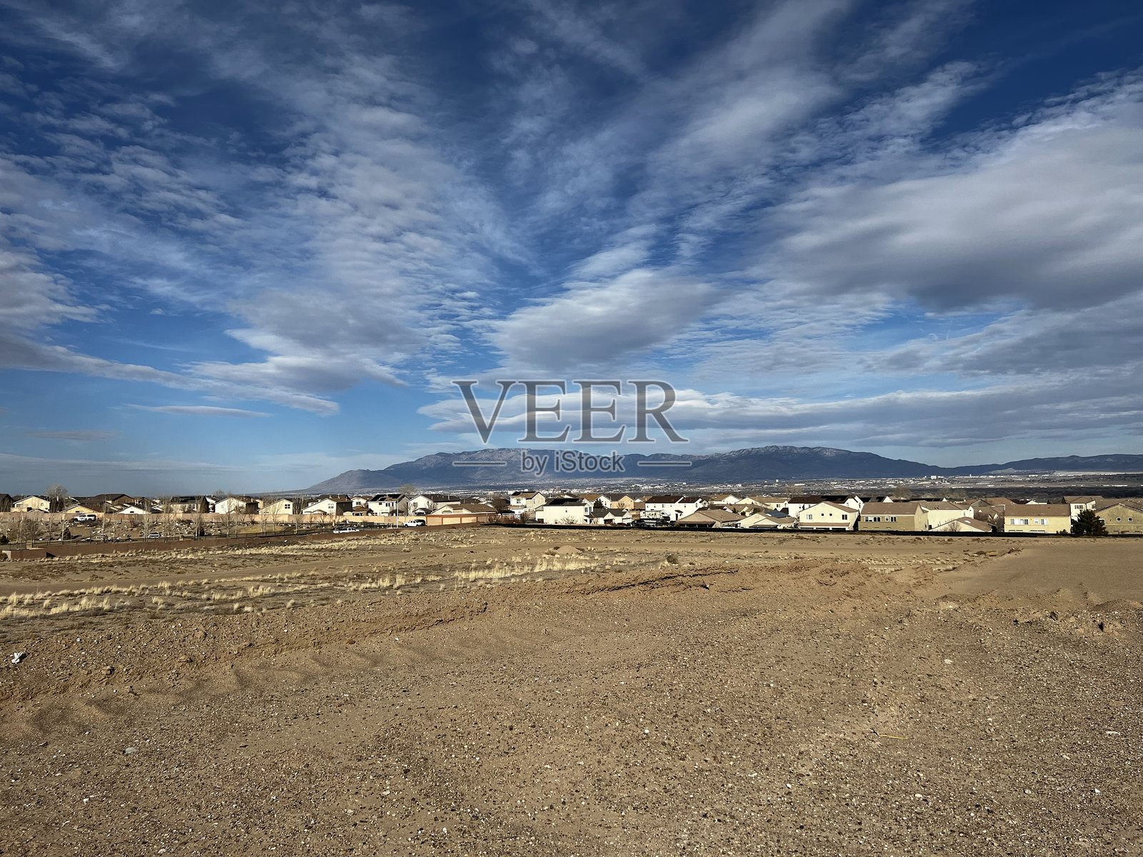 干旱平原上的云彩照片摄影图片