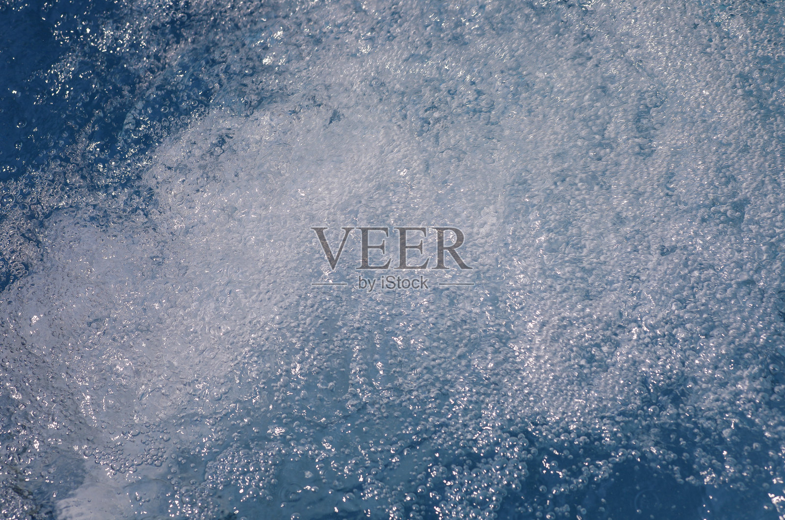 水疗中心热水浴缸中水面气泡的背景照片摄影图片