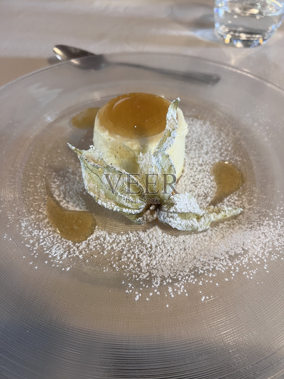 意大利奶冻配甜酒照片摄影图片