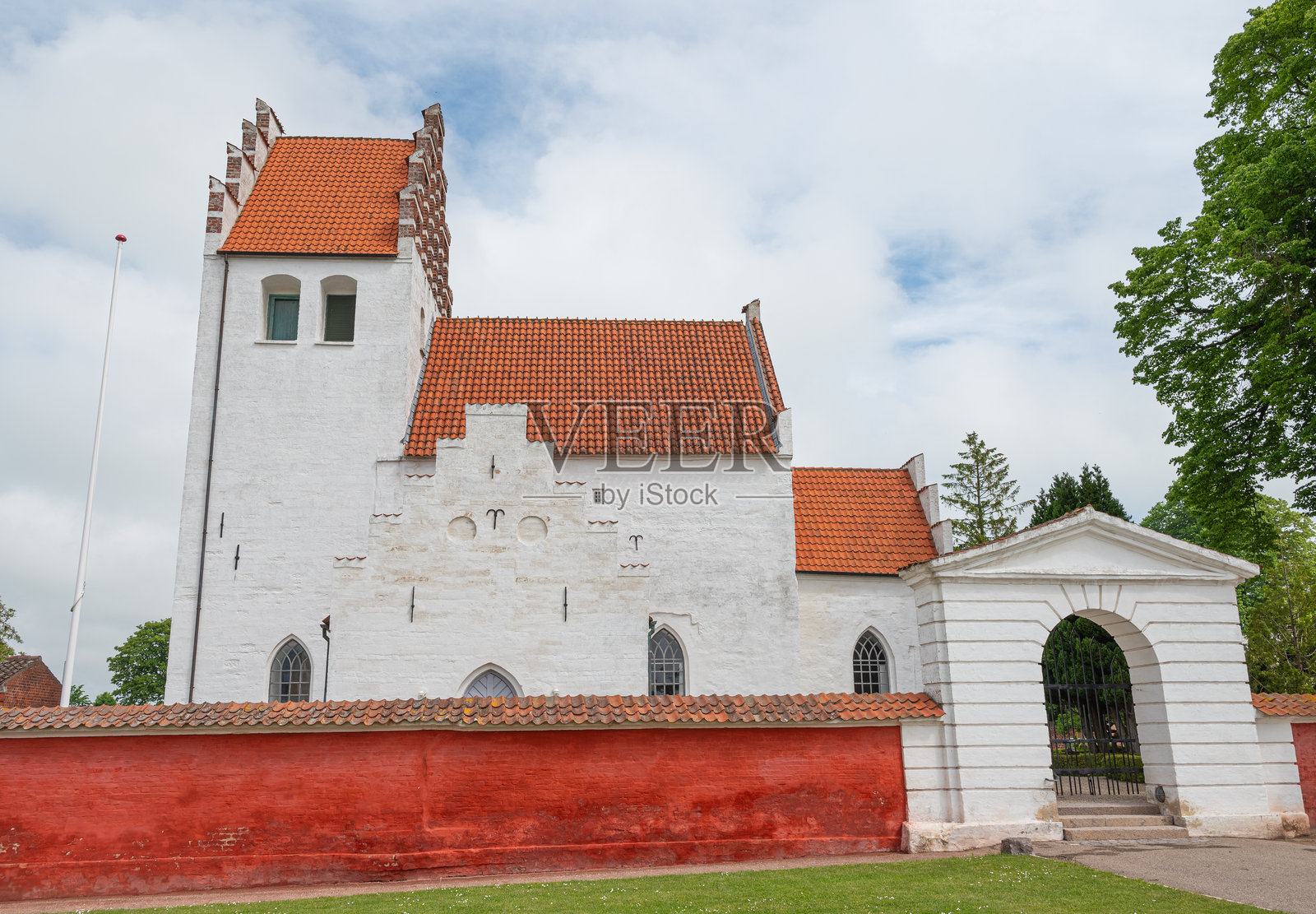 丹麦斯蒂文斯的利尔赫丁镇教堂照片摄影图片