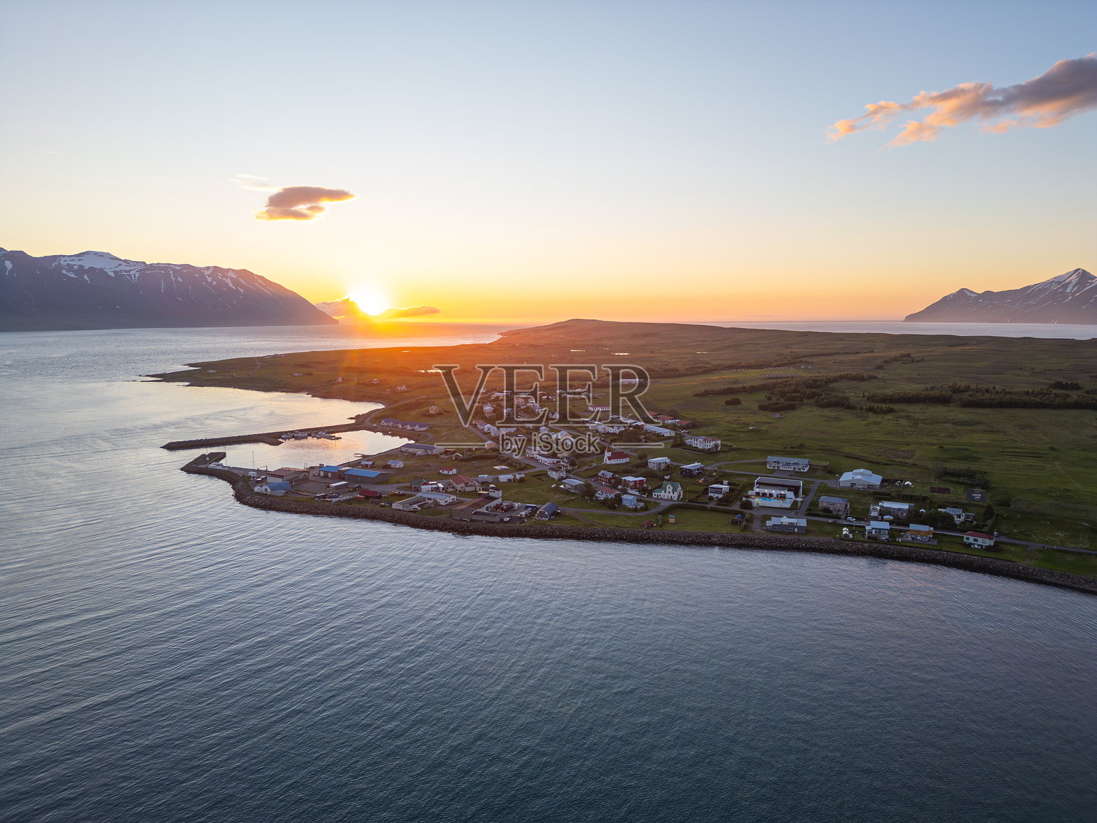 冰岛北部Hrisey岛上的日落照片摄影图片