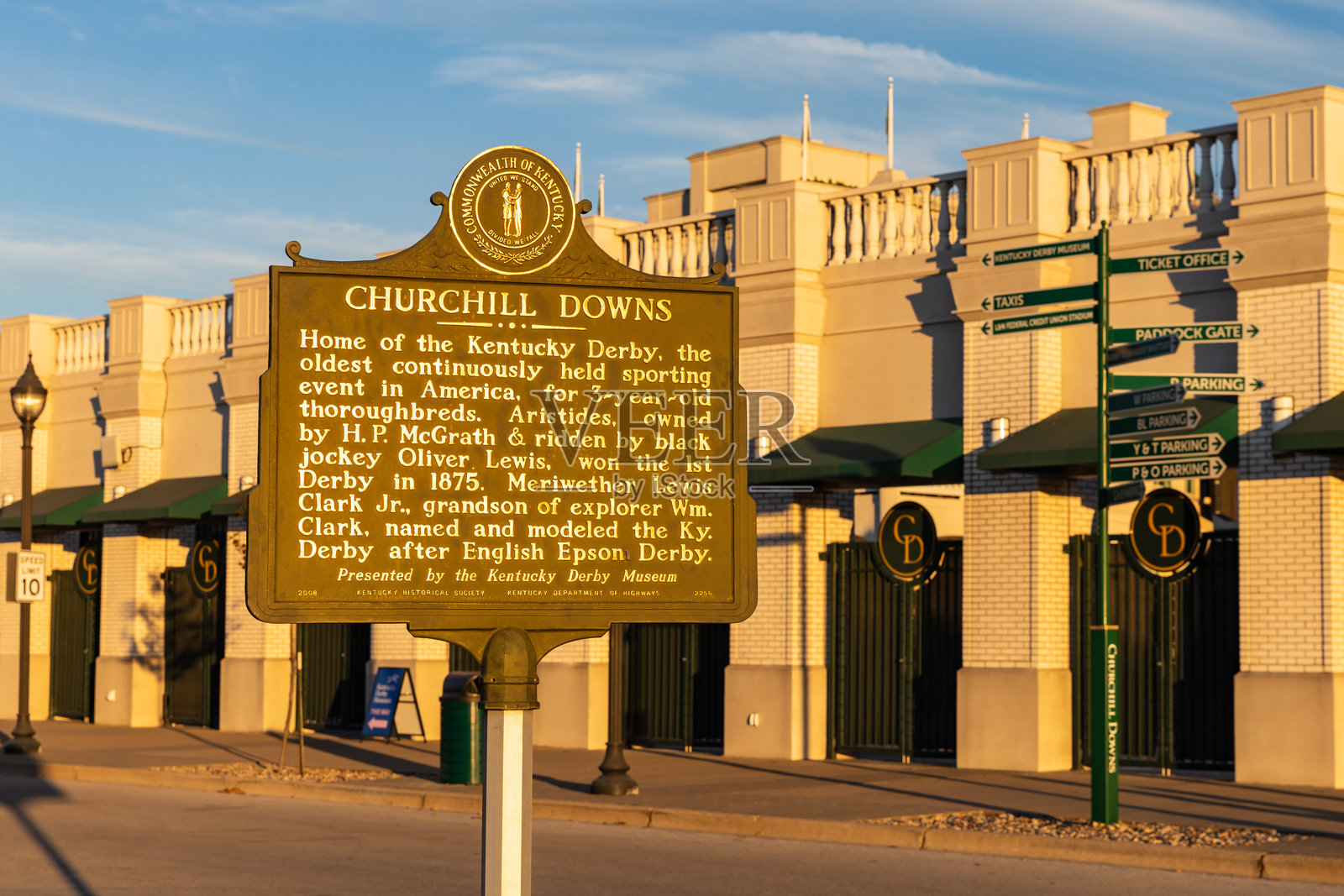 丘吉尔唐斯是位于肯塔基州路易斯维尔的一个赛马场，以举办年度肯塔基德比而闻名。照片摄影图片