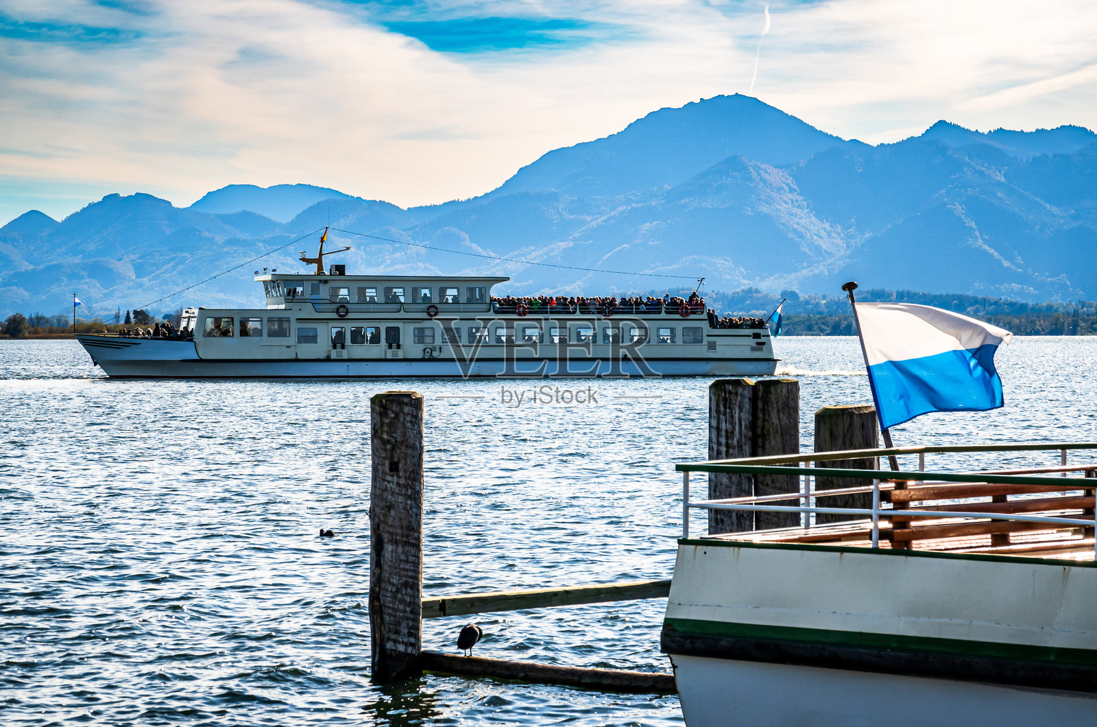 齐默湖上的客轮照片摄影图片