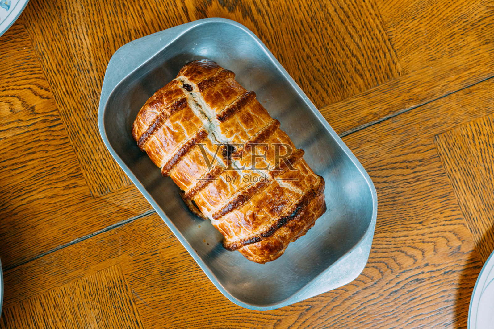 节日聚会餐的牛肉威灵顿俯视图照片摄影图片