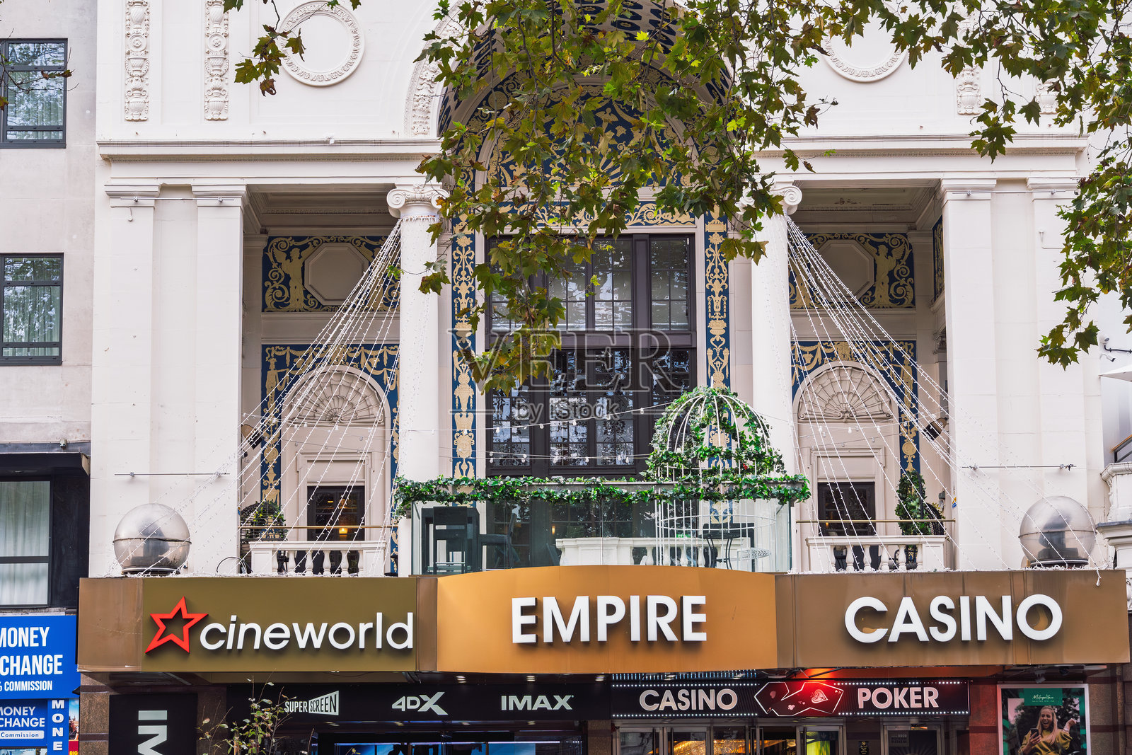 伦敦莱斯特广场帝国剧院外观，包括Cineworld电影院和帝国赌场入口。照片摄影图片
