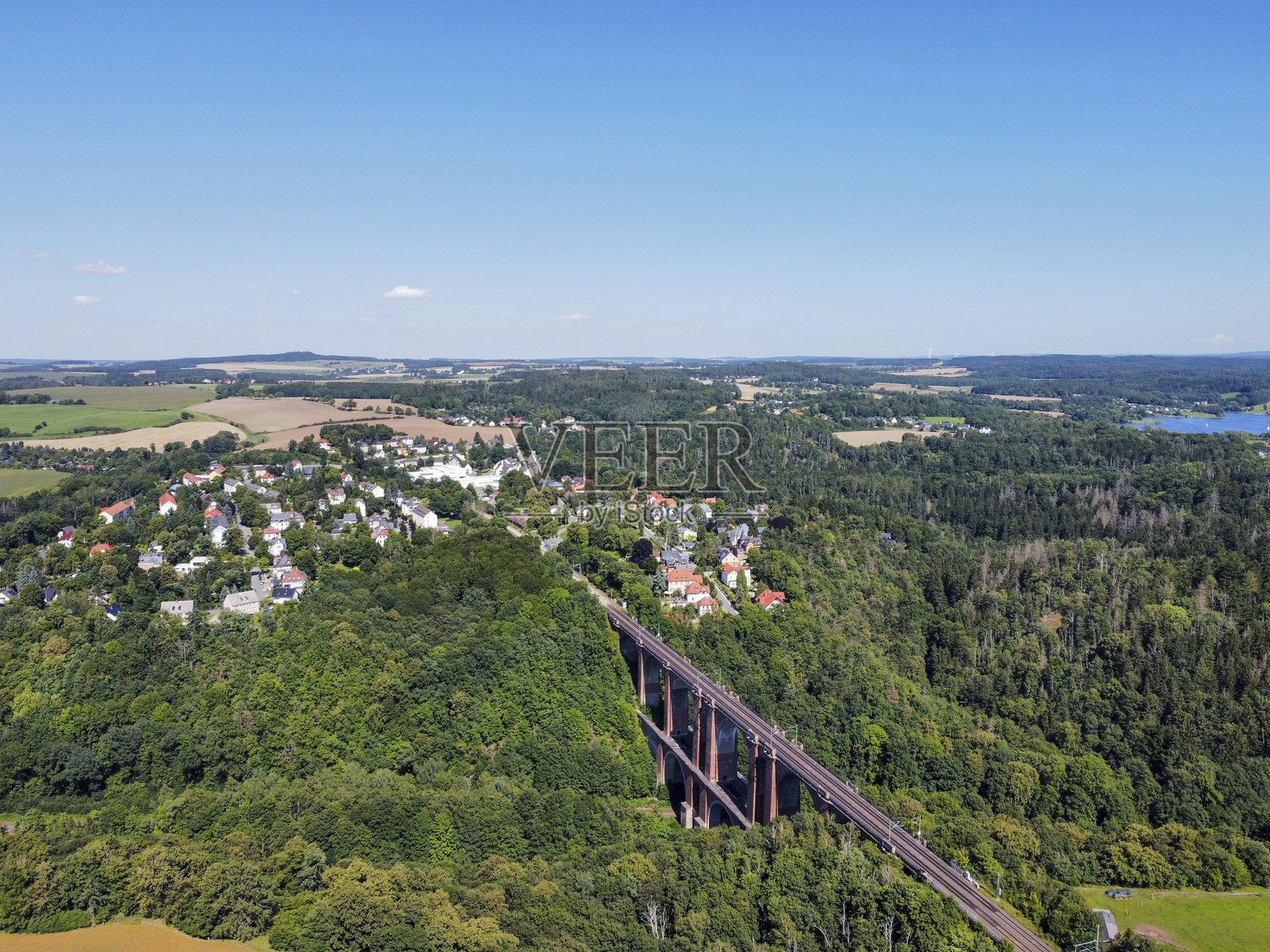德国萨克森州福格特兰的埃尔斯特塔尔桥鸟瞰图，旅行照片摄影图片