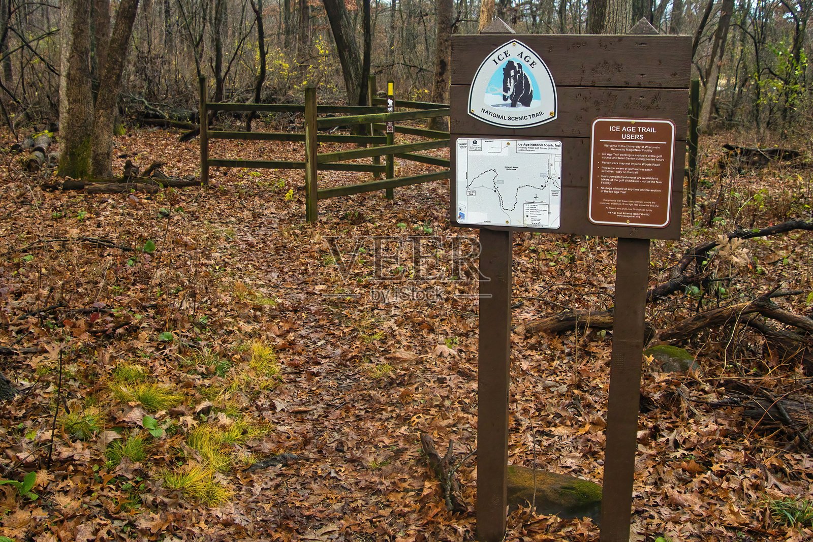 冰河时代小径标志和地图照片摄影图片