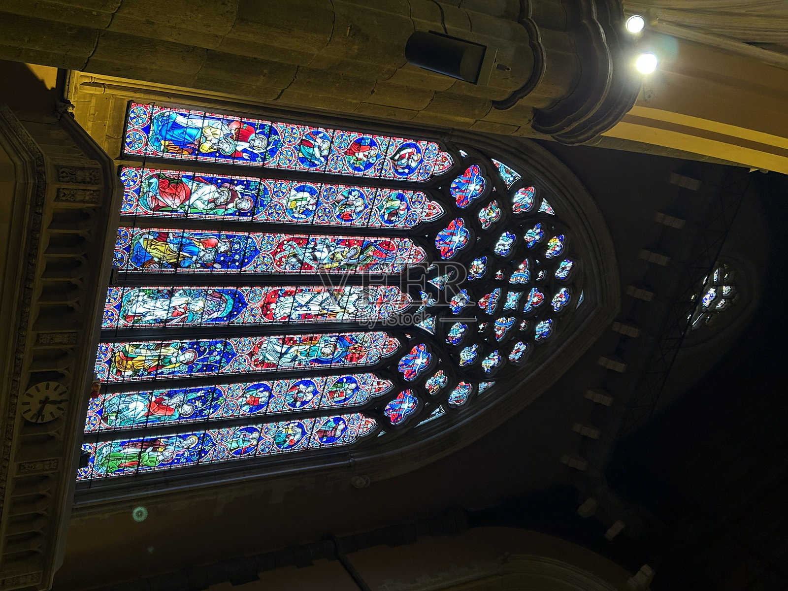 墨尔本圣帕特里克大教堂的彩色玻璃窗艺术照片摄影图片