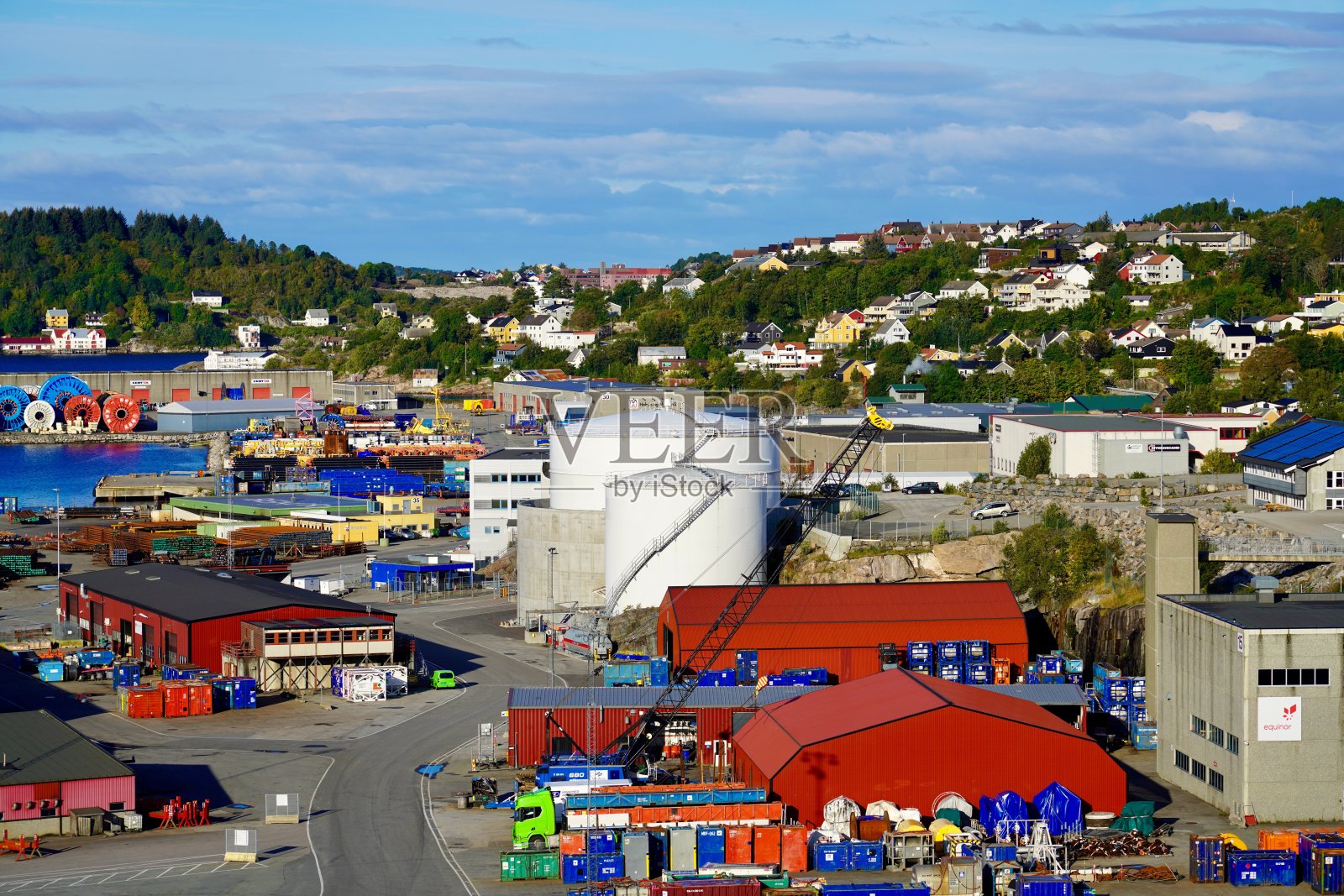 挪威克里斯蒂安松的石油物流中心Vestbase的鸟瞰图照片摄影图片