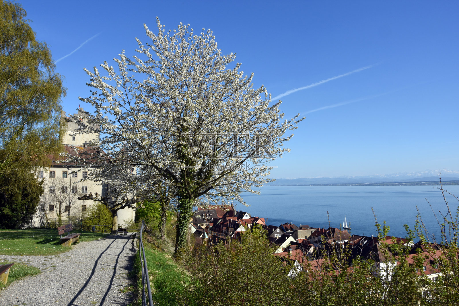 梅尔斯堡,春季的城堡景观照片摄影图片