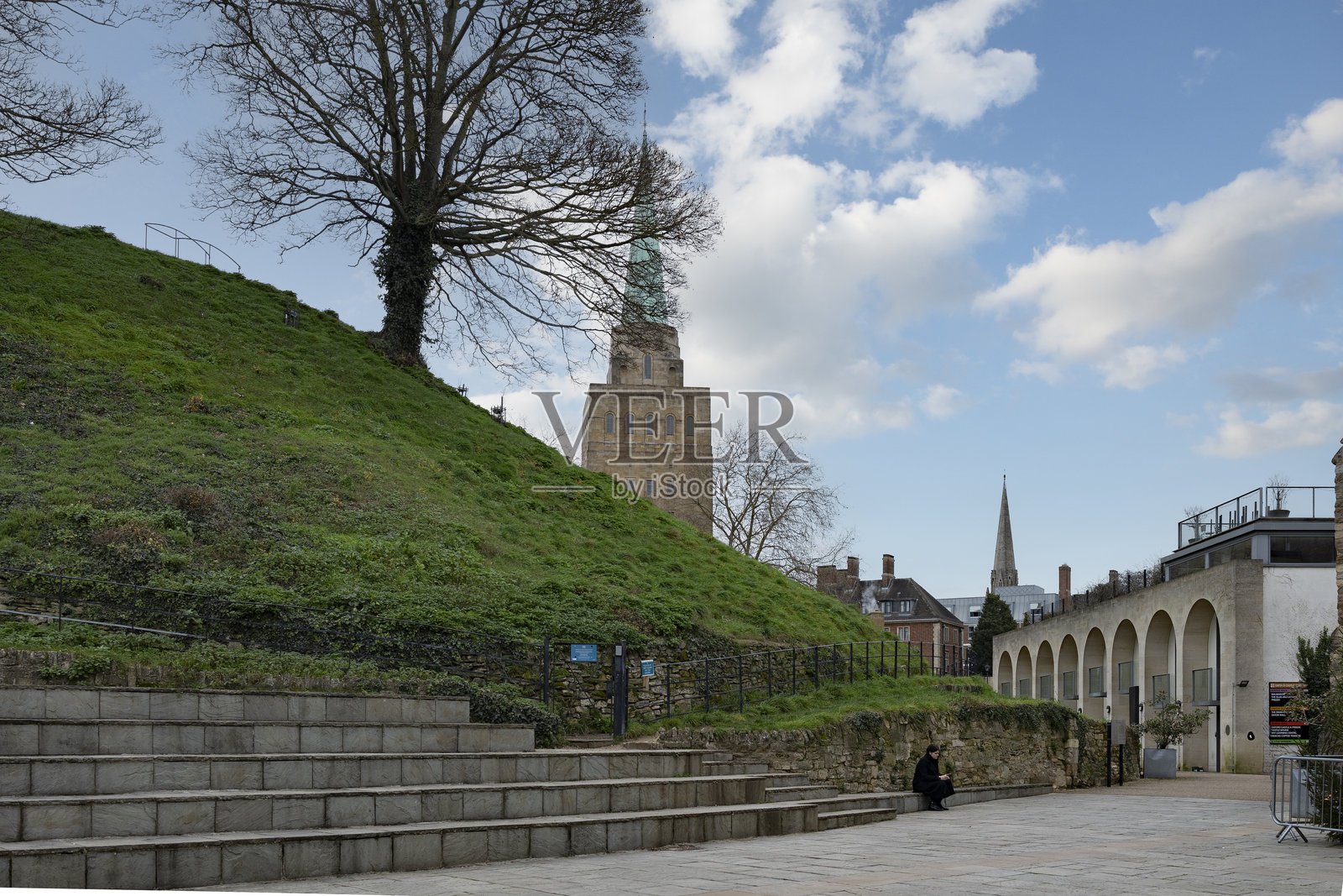 牛津城堡和监狱。牛津城堡是一座大型的部分毁坏的中世纪城堡。照片摄影图片