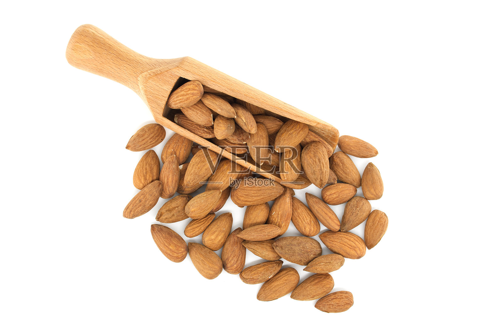 装满杏仁的木勺，背景为白色照片摄影图片